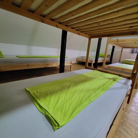 Bus Station Beds Hostel Блед Екстериор снимка