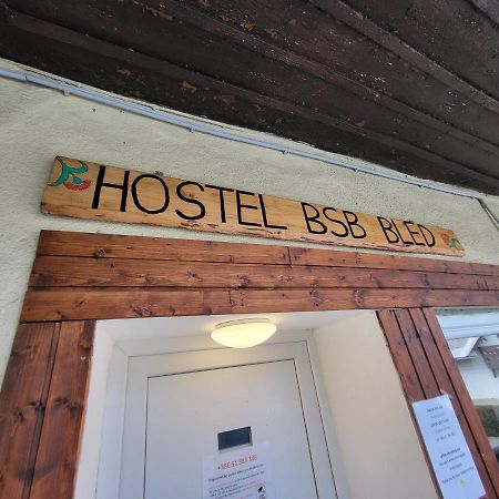Bus Station Beds Hostel Блед Екстериор снимка