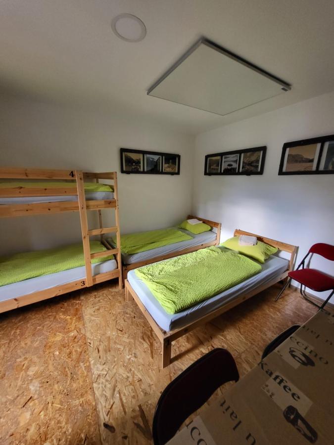 Bus Station Beds Hostel Блед Екстериор снимка