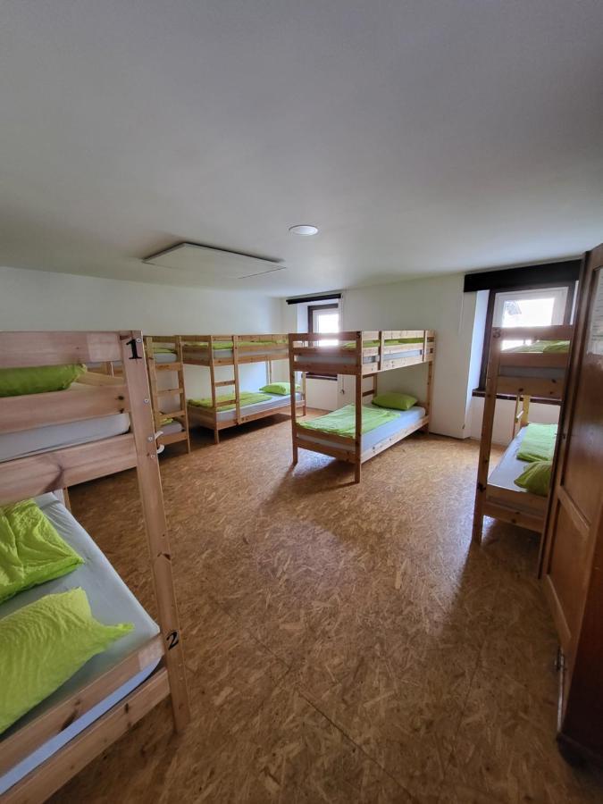 Bus Station Beds Hostel Блед Екстериор снимка