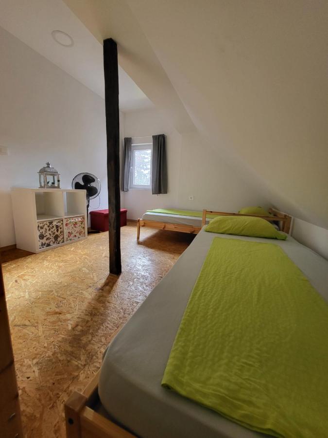 Bus Station Beds Hostel Блед Екстериор снимка