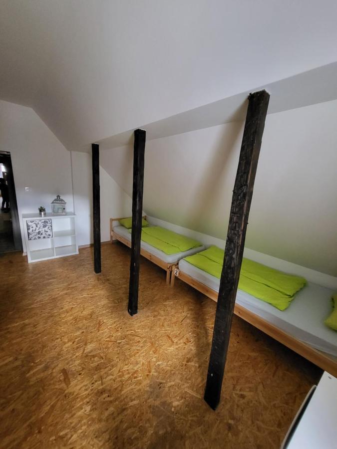 Bus Station Beds Hostel Блед Екстериор снимка
