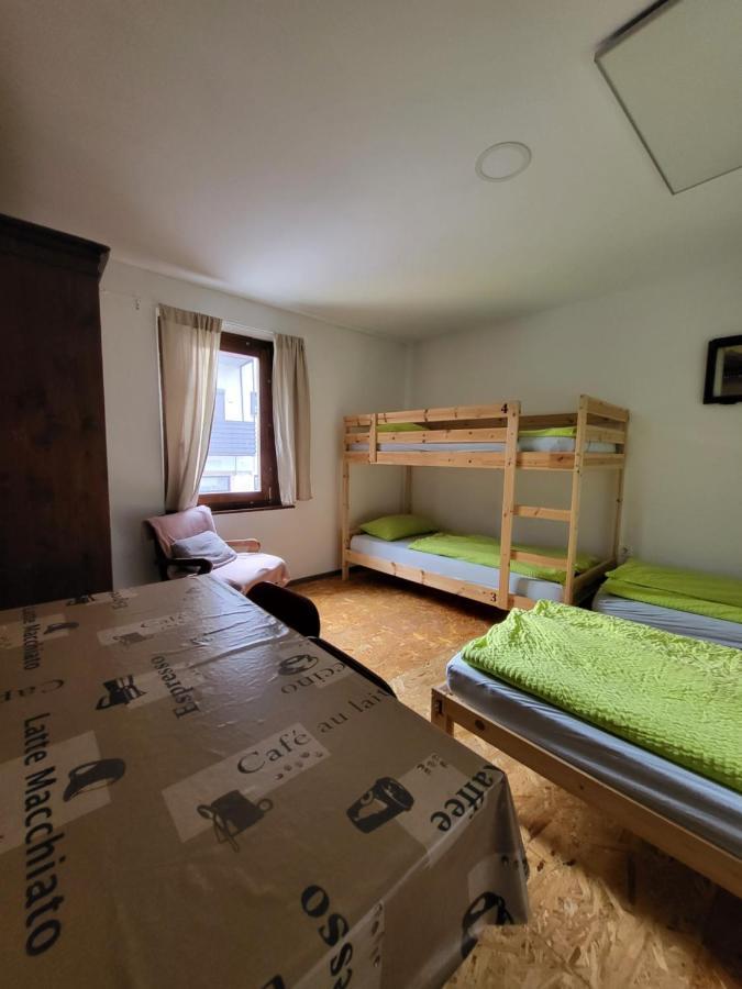 Bus Station Beds Hostel Блед Екстериор снимка