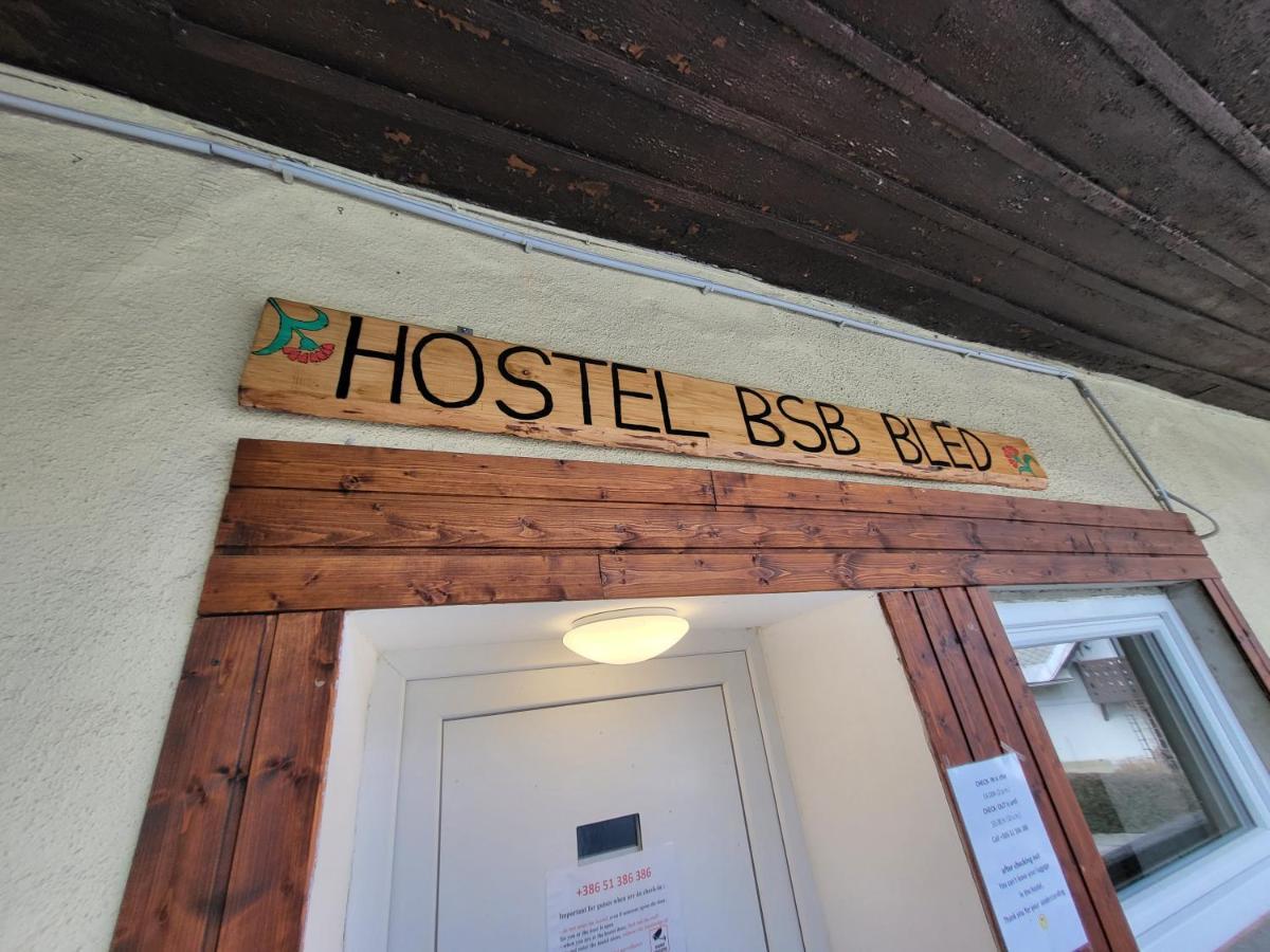 Bus Station Beds Hostel Блед Екстериор снимка