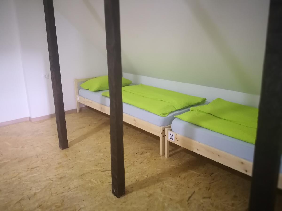 Bus Station Beds Hostel Блед Екстериор снимка