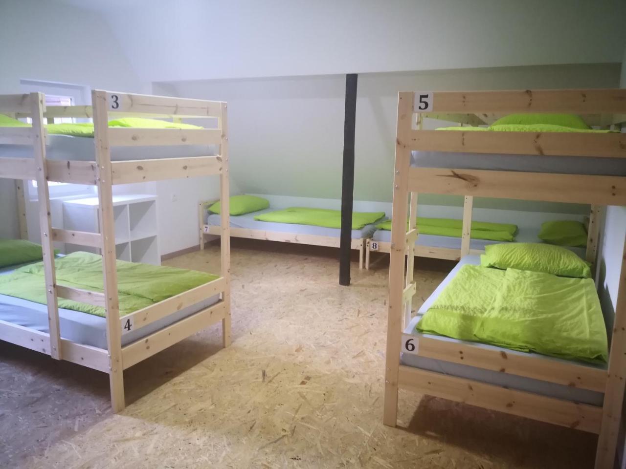 Bus Station Beds Hostel Блед Екстериор снимка