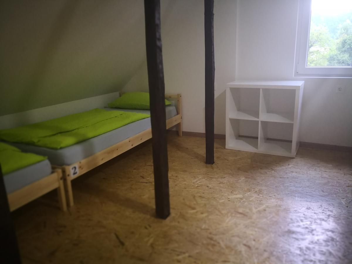 Bus Station Beds Hostel Блед Екстериор снимка