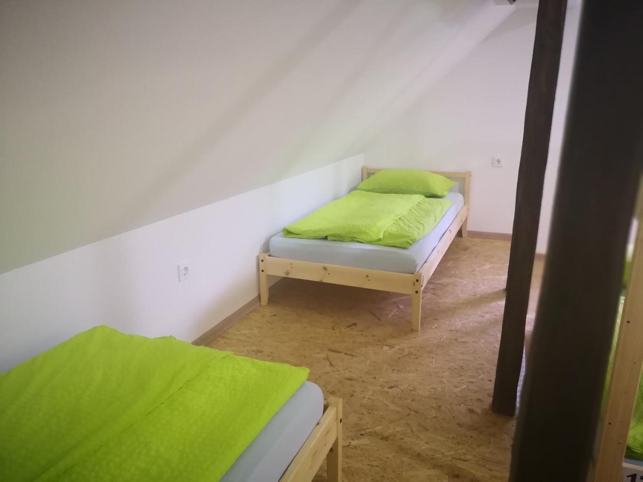 Bus Station Beds Hostel Блед Екстериор снимка
